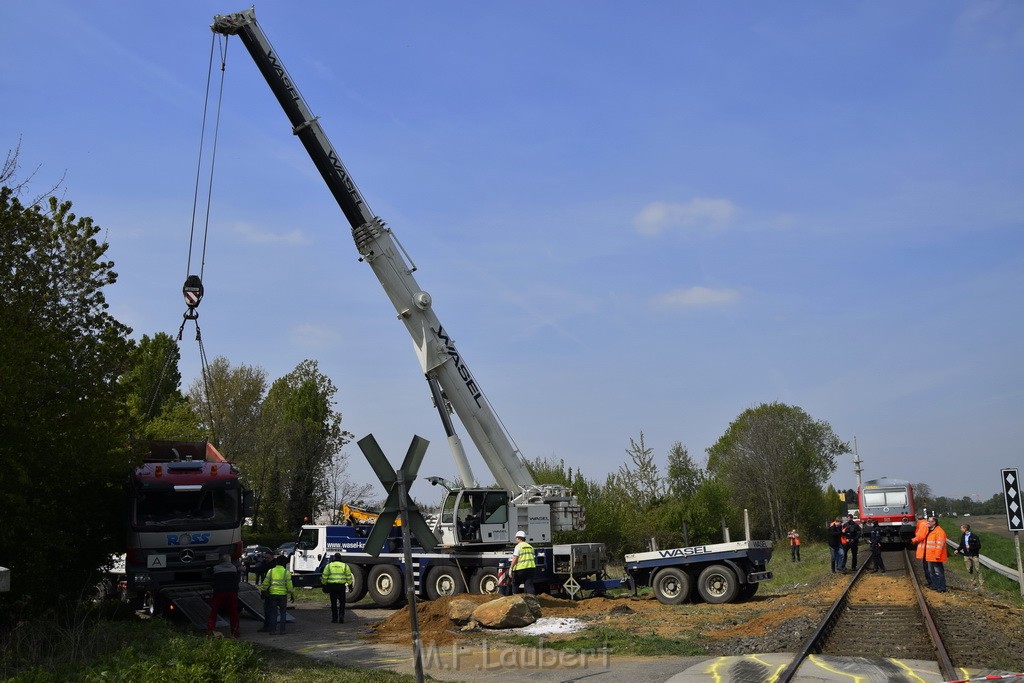 Schwerer VU LKW Zug Bergheim Kenten Koelnerstr P541.JPG - Miklos Laubert